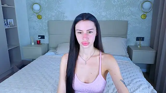 Snapshot of Snow_WhiteeeX chatting on 06-19-26, 04:06 Snow WhiteeeX online show from 06-19-26, 04:06