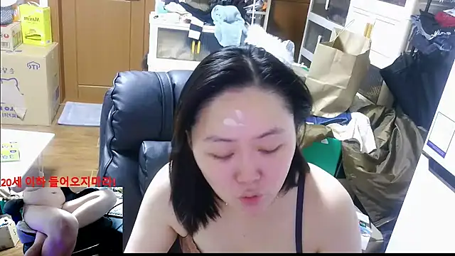 Snapshot of rami0428 chatting on 01-05-26, 05:27 rami0428 online show from 01-05-26, 05:27