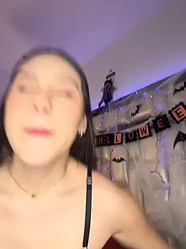  ISABELLA HOT  online show from 10-22-25, 12:16