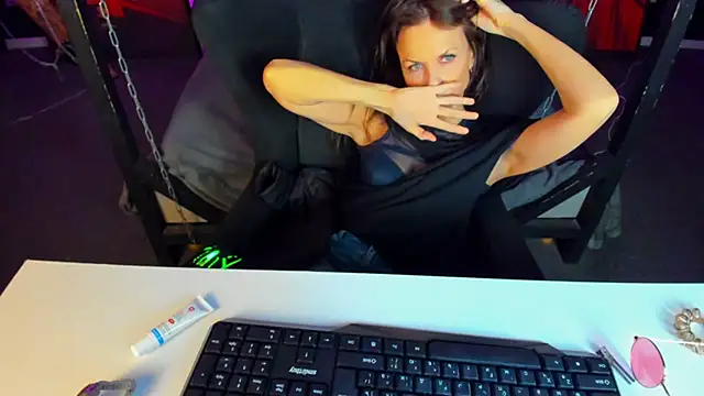 Elizabe th online show from 12-16-24, 02:15