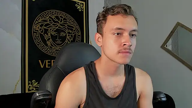 Snapshot of Desmon_Clark chatting on 01-04-25, 11:59 Desmon Clark online show from 01-04-25, 11:59