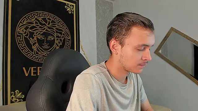 Snapshot of Desmon_Clark chatting on 01-12-25, 12:39 Desmon Clark online show from 01-12-25, 12:39