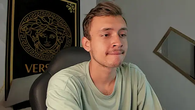 Snapshot of Desmon_Clark chatting on 01-17-25, 09:39 Desmon Clark online show from 01-17-25, 09:39