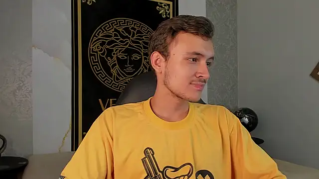 Snapshot of Desmon_Clark chatting on 01-20-25, 09:22 Desmon Clark online show from 01-20-25, 09:22