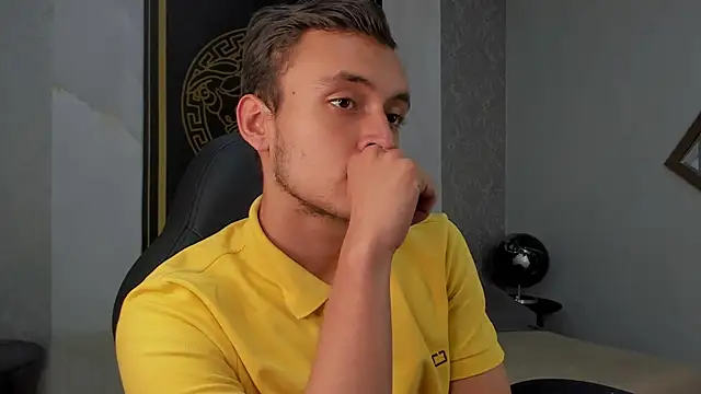 Snapshot of Desmon_Clark chatting on 01-25-25, 06:23 Desmon Clark online show from 01-25-25, 06:23