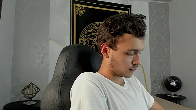 Snapshot of Desmon_Clark chatting on 01-30-25, 01:22 Desmon Clark online show from 01-30-25, 01:22