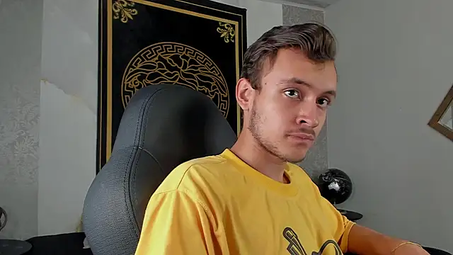 Snapshot of Desmon_Clark chatting on 02-04-25, 09:41 Desmon Clark online show from 02-04-25, 09:41