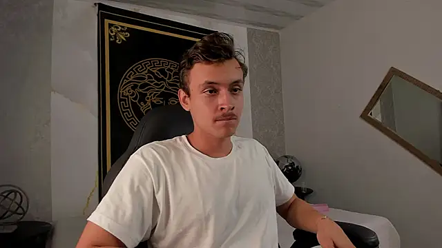 Snapshot of Desmon_Clark chatting on 02-11-25, 07:59 Desmon Clark online show from 02-11-25, 07:59