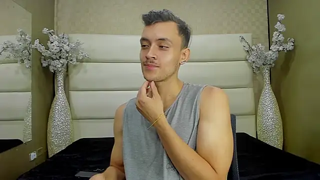 Snapshot of Desmon_Clark chatting on 02-26-25, 04:24 Desmon Clark online show from 02-26-25, 04:24