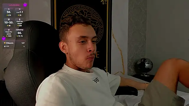 Snapshot of Desmon_Clark chatting on 03-06-25, 04:19 Desmon Clark online show from 03-06-25, 04:19