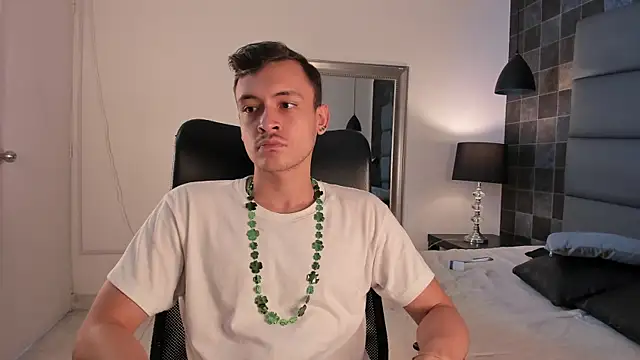 Snapshot of Desmon_Clark chatting on 03-17-25, 09:13 Desmon Clark online show from 03-17-25, 09:13