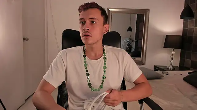 Snapshot of Desmon_Clark chatting on 03-18-25, 12:16 Desmon Clark online show from 03-18-25, 12:16