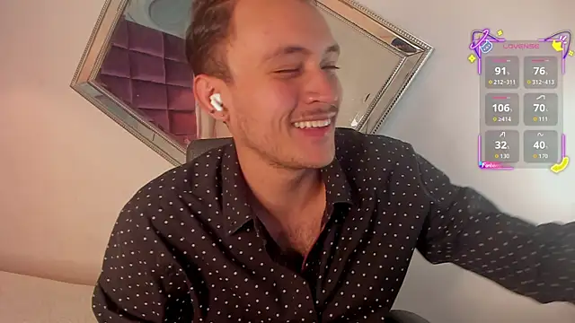 Snapshot of Desmon_Clark chatting on 09-10-25, 11:27 Desmon Clark online show from 09-10-25, 11:27