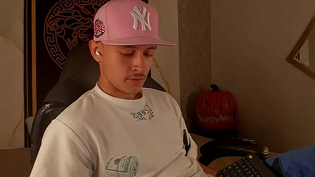 Snapshot of Desmon_Clark chatting on 10-03-25, 10:18 Desmon Clark online show from 10-03-25, 10:18