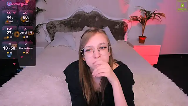 LayriantaVee online show from 01-15-25, 01:09