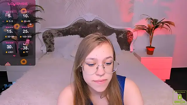 Snapshot of LayriantaVee chatting on 01-17-25, 07:08 LayriantaVee online show from 01-17-25, 07:08