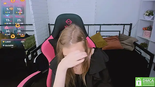 Snapshot of LayriantaVee chatting on 01-21-25, 01:00 LayriantaVee online show from 01-21-25, 01:00