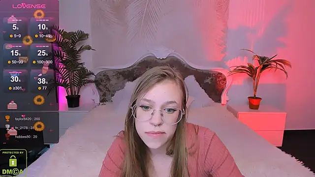 Snapshot of LayriantaVee chatting on 01-25-25, 01:19 LayriantaVee online show from 01-25-25, 01:19