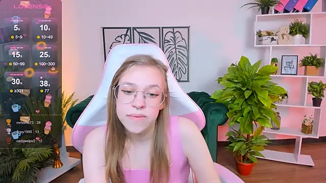 Snapshot of LayriantaVee chatting on 02-01-25, 01:20 LayriantaVee online show from 02-01-25, 01:20