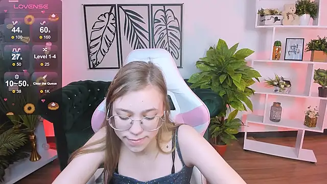 Snapshot of LayriantaVee chatting on 02-16-25, 09:59 LayriantaVee online show from 02-16-25, 09:59