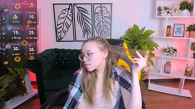 Snapshot of LayriantaVee chatting on 02-25-25, 06:47 LayriantaVee online show from 02-25-25, 06:47