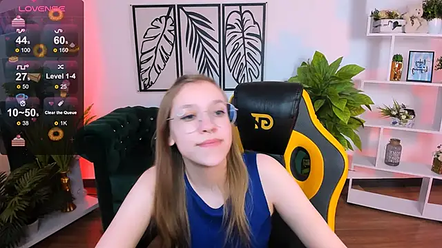 Snapshot of LayriantaVee chatting on 03-07-25, 10:02 LayriantaVee online show from 03-07-25, 10:02