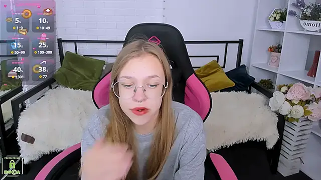 Snapshot of LayriantaVee chatting on 09-17-25, 06:04 LayriantaVee online show from 09-17-25, 06:04