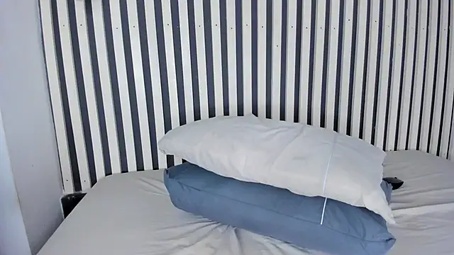 Snapshot of shysweets chatting on 02-09-25, 05:22 shysweets online show from 02-09-25, 05:22