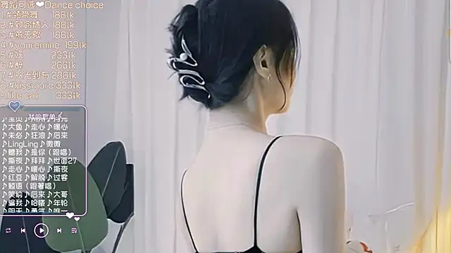 Snapshot of Roseonly_ chatting on 03-19-25, 01:29 Roseonly online show from 03-19-25, 01:29