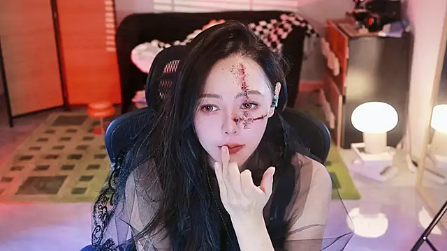 Snapshot of Roseonly_ chatting on 10-31-25, 01:12 Roseonly online show from 10-31-25, 01:12