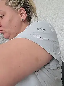 Snapshot of Anna_Curvy chatting on 03-20-26, 04:17 Anna Curvy online show from 03-20-26, 04:17