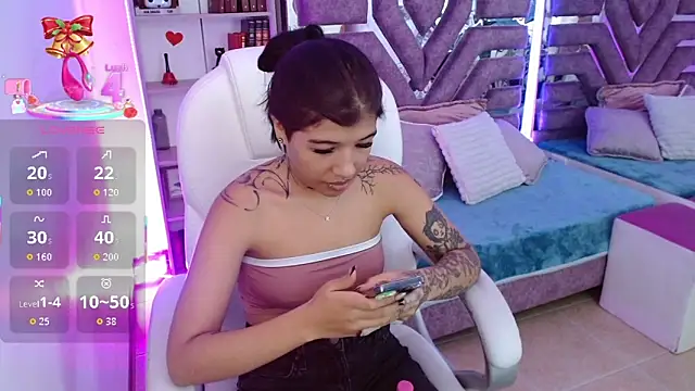 AliceWalker 11 online show from 11-23-25, 06:19