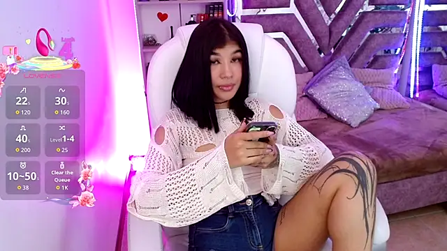 AliceWalker 11 online show from 12-04-25, 08:39