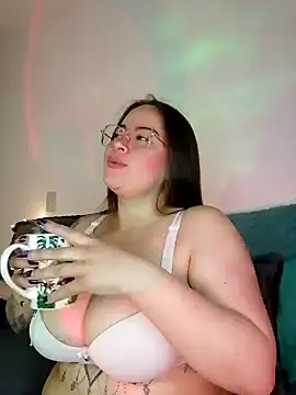 Snapshot of soofy__ chatting on 03-19-25, 04:14 soofy online show from 03-19-25, 04:14