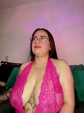 Snapshot of soofy__ chatting on 10-17-25, 03:53 soofy online show from 10-17-25, 03:53