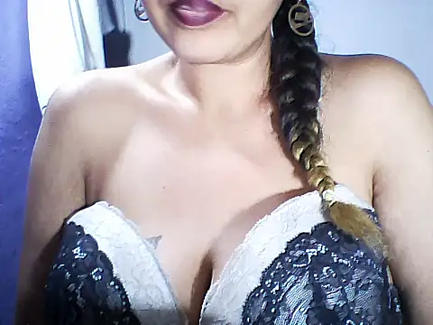 layanah12 online show from 10-24-25, 06:26