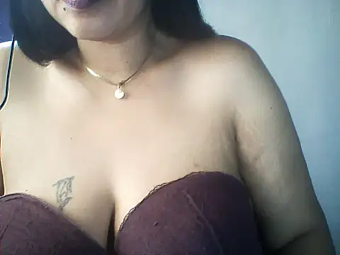 Snapshot of layanah12 chatting on 06-21-26, 05:43 layanah12 online show from 06-21-26, 05:43
