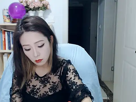Snapshot of SuSushi728 chatting on 06-25-26, 04:11 SuSushi728 online show from 06-25-26, 04:11