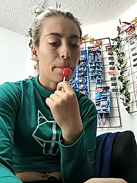 Snapshot of Tefannyy_ chatting on 09-15-25, 03:34 Tefannyy online show from 09-15-25, 03:34