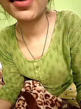 Snapshot of EACH_555 chatting on 12-15-25, 09:02 EACH 555 online show from 12-15-25, 09:02