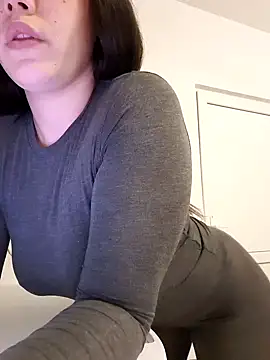 Snapshot of leeya_lee chatting on 02-05-25, 01:58 leeya lee online show from 02-05-25, 01:58