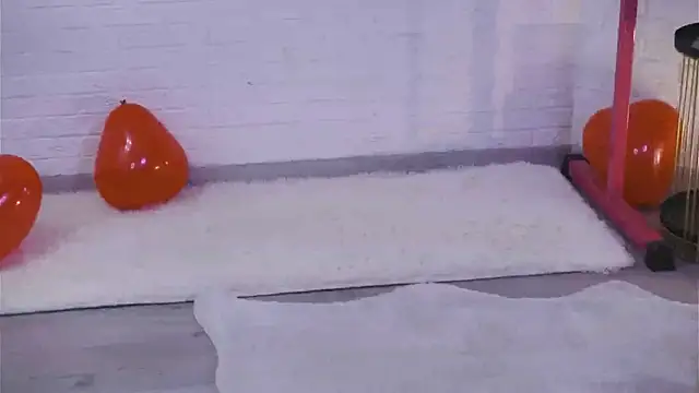 Snapshot of lylylovesyou chatting on 02-10-25, 10:09 lylylovesyou online show from 02-10-25, 10:09