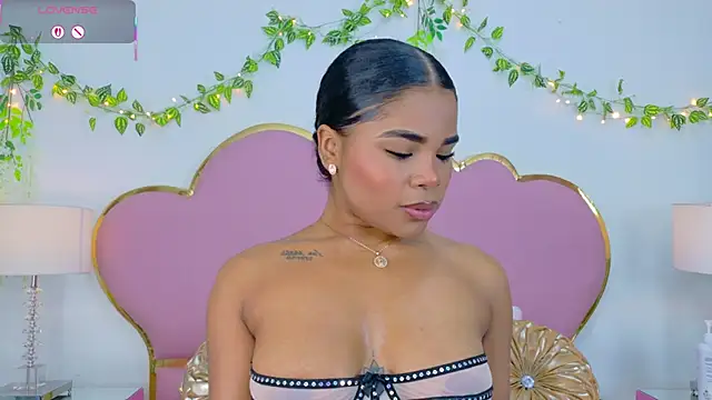 NahiaraReina online show from 10-27-25, 01:04