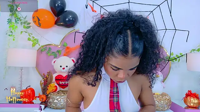 NahiaraReina online show from 10-31-25, 01:12