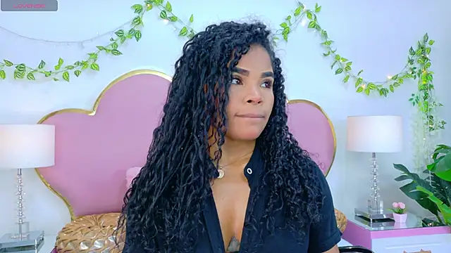 NahiaraReina online show from 11-10-25, 01:10