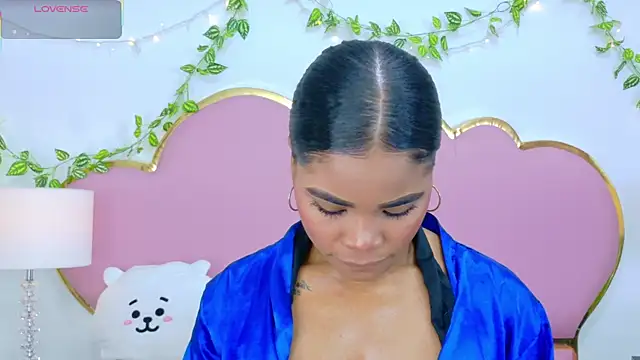 NahiaraReina online show from 11-15-25, 01:18