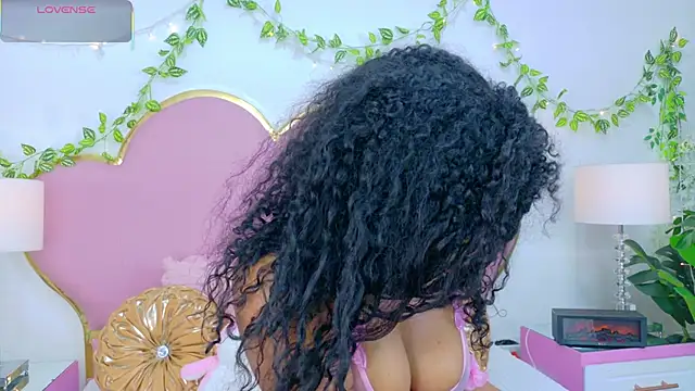 NahiaraReina online show from 11-19-25, 02:06