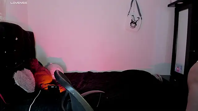 Snapshot of Ju_Kyung chatting on 02-15-25, 08:00 Ju Kyung online show from 02-15-25, 08:00