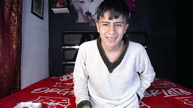 Snapshot of The__Rodriguez chatting on 03-06-25, 01:37 The  Rodriguez online show from 03-06-25, 01:37