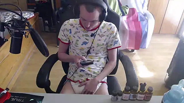 BabyDracoDarkfang online show from 04-03-26, 01:53